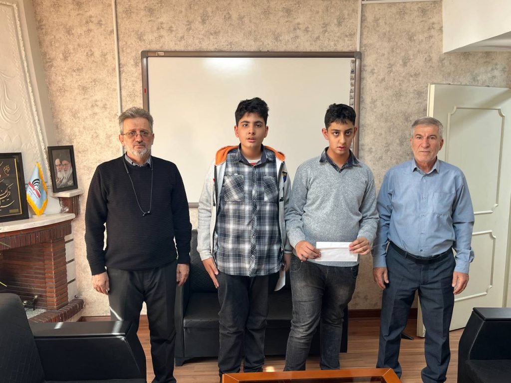 تقدیر از دانش اموزان شرکت کننده در مسابقه بزرگداشت ایام شهادت حضرت فاطمه زهرا (س)